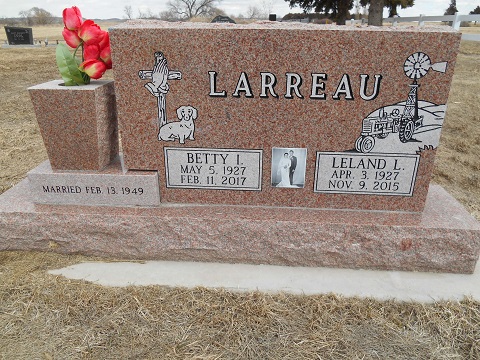 Larreau, Leland